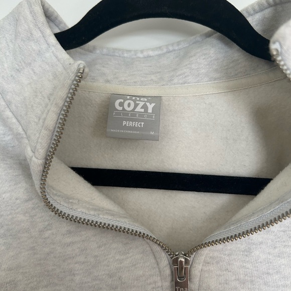 Aritzia TNA Cozy Cropped Quarter Zip Up in Gray - Picture 2 of 3